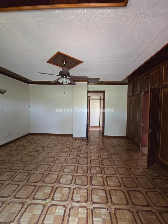 5 Bed House with En Suite in Runda - 12
