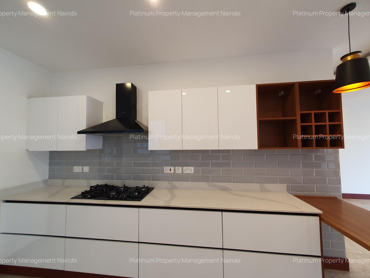 3 Bed Apartment with En Suite at The Colosseum - 8