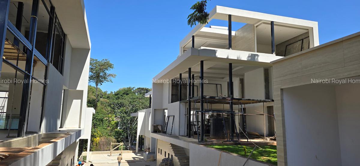 6 Bed Townhouse with En Suite at Lavington Green - 9