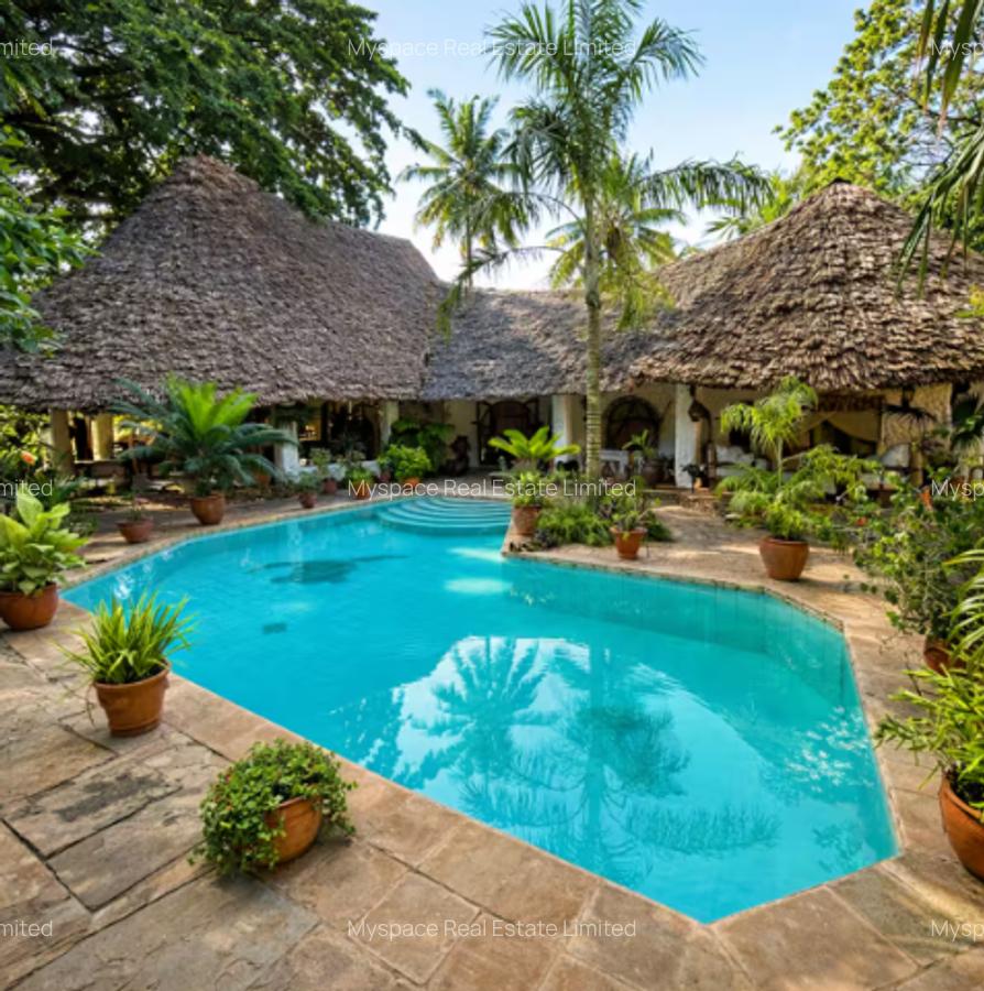 3 Bed Villa with Swimming Pool in Mtwapa - 1
