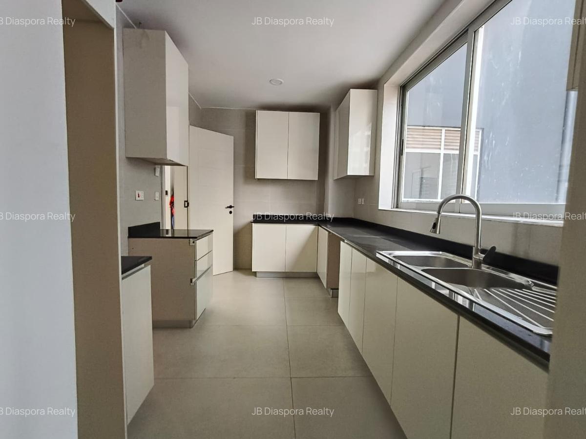 4 Bed Apartment with En Suite in General Mathenge - 14