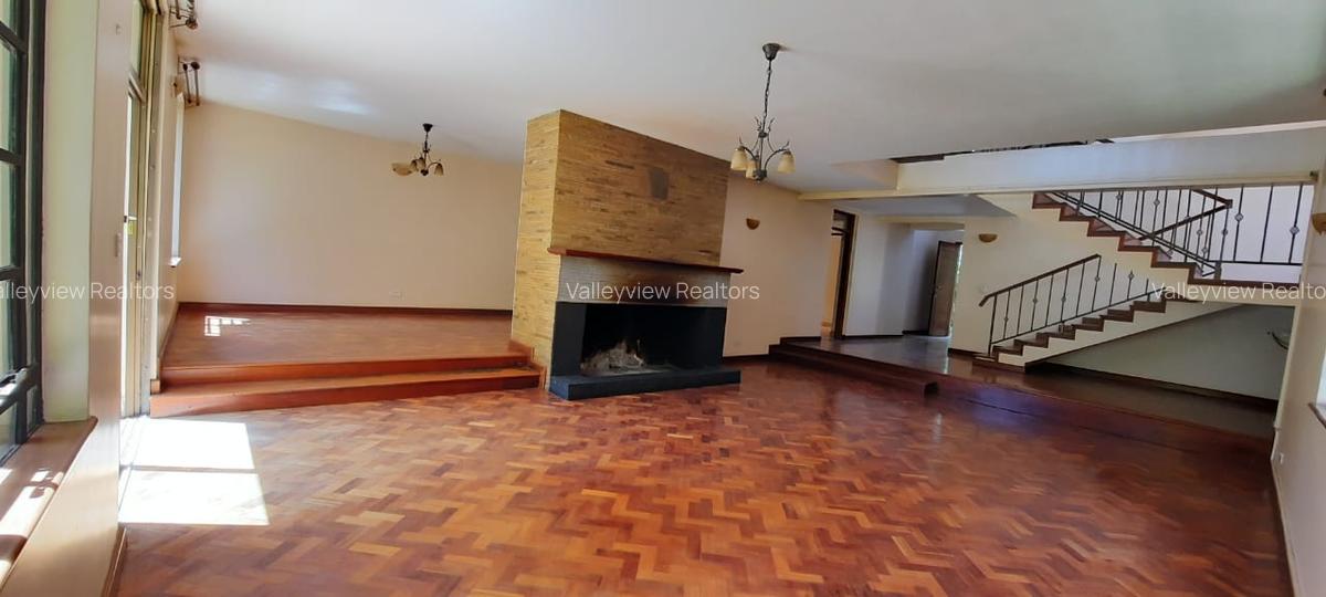 4 Bed Townhouse with En Suite at Lavington - 2