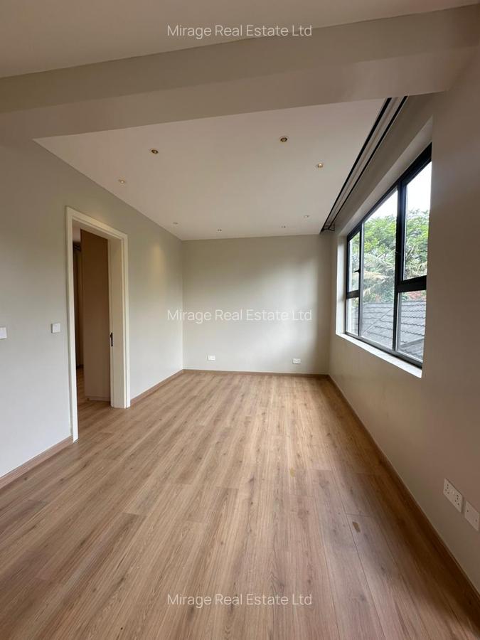 5 Bed Townhouse with En Suite in Lavington - 17