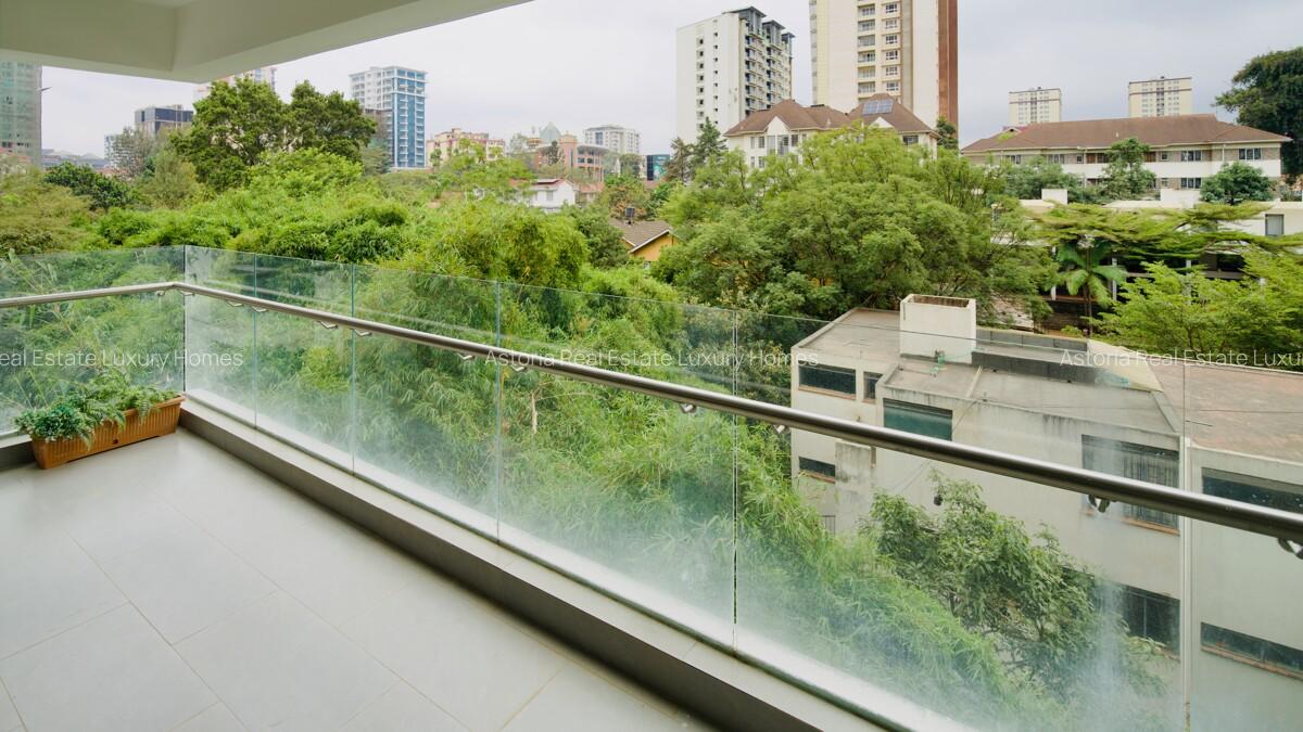 3 Bed Apartment with En Suite at 2026-404 - 6