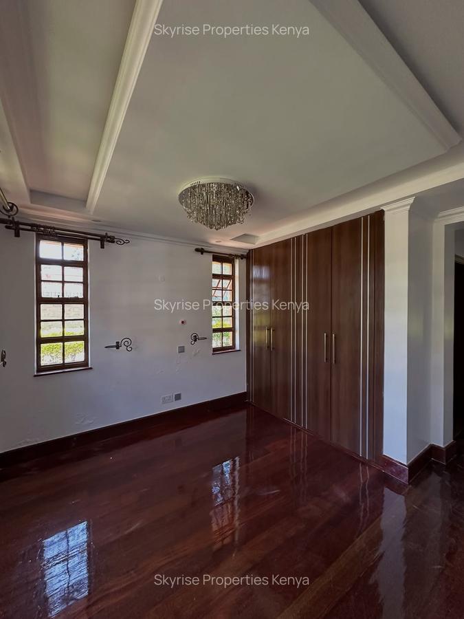 5 Bed House with En Suite in Runda - 16