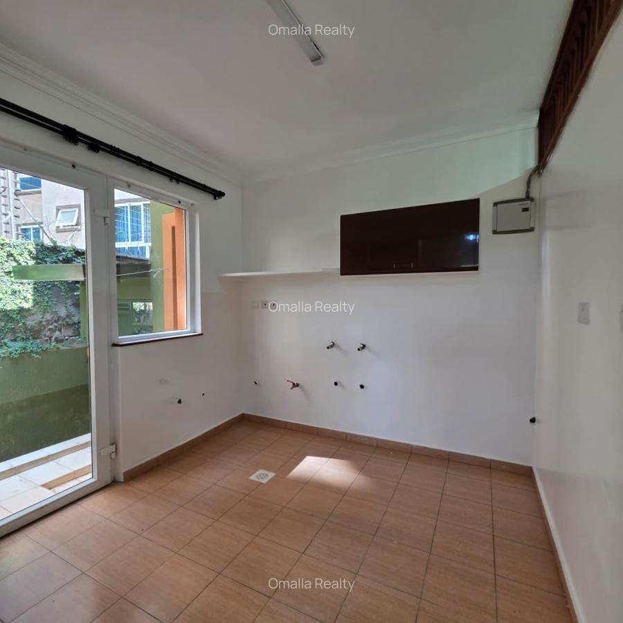 4 Bed House with En Suite in Riverside - 9