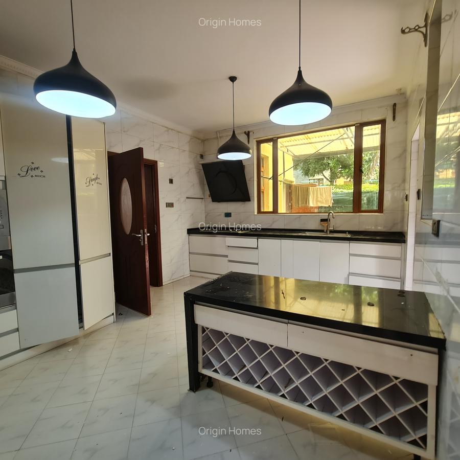 4 Bed Townhouse with En Suite at Lavington - 8
