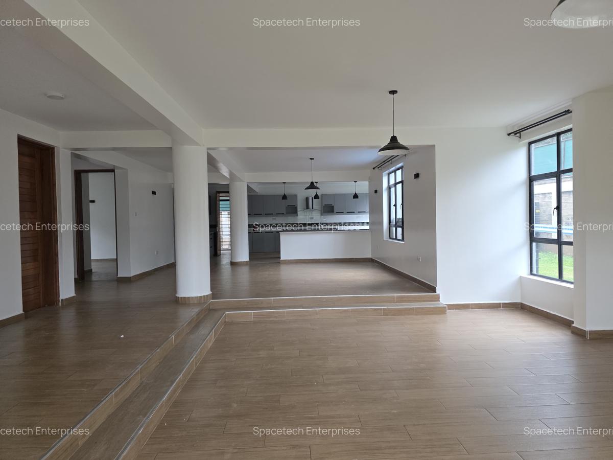 5 Bed Townhouse with En Suite in Ridgeways - 6
