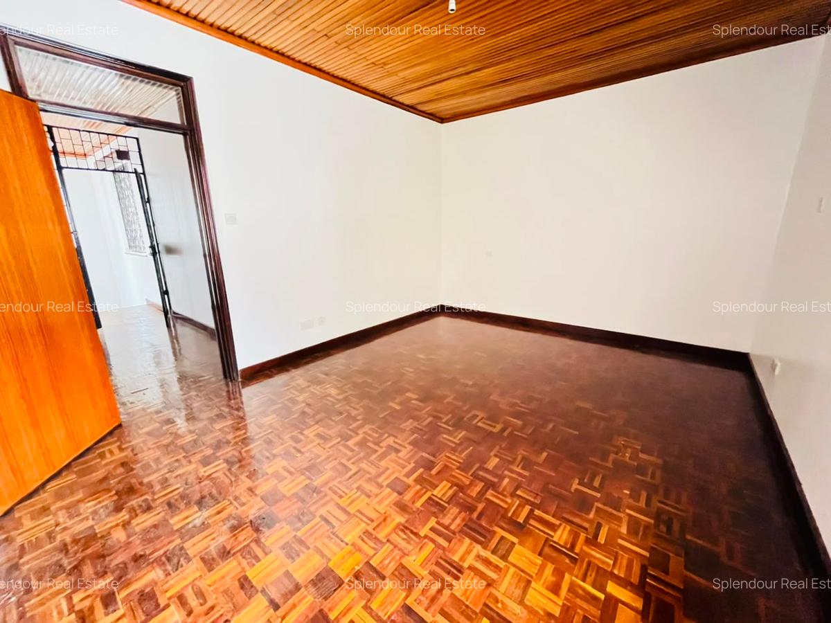 5 Bed Townhouse with En Suite in Lavington - 17