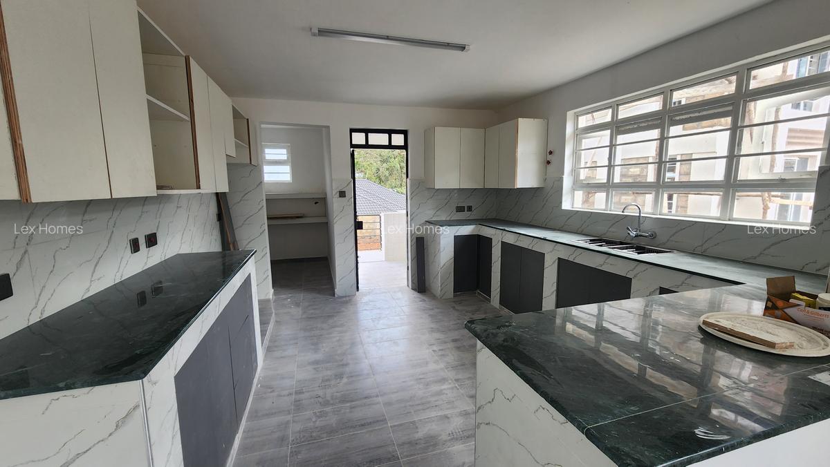 4 Bed House with En Suite at Forest Line Road - 5