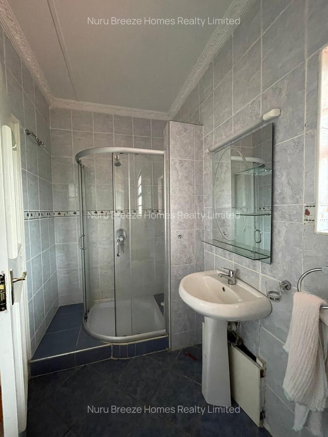 5 Bed House with En Suite in Runda - 12