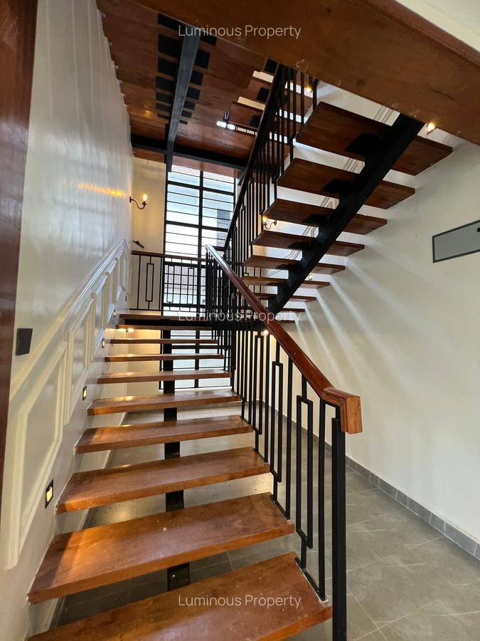 4 Bed House with En Suite at Membley - 10