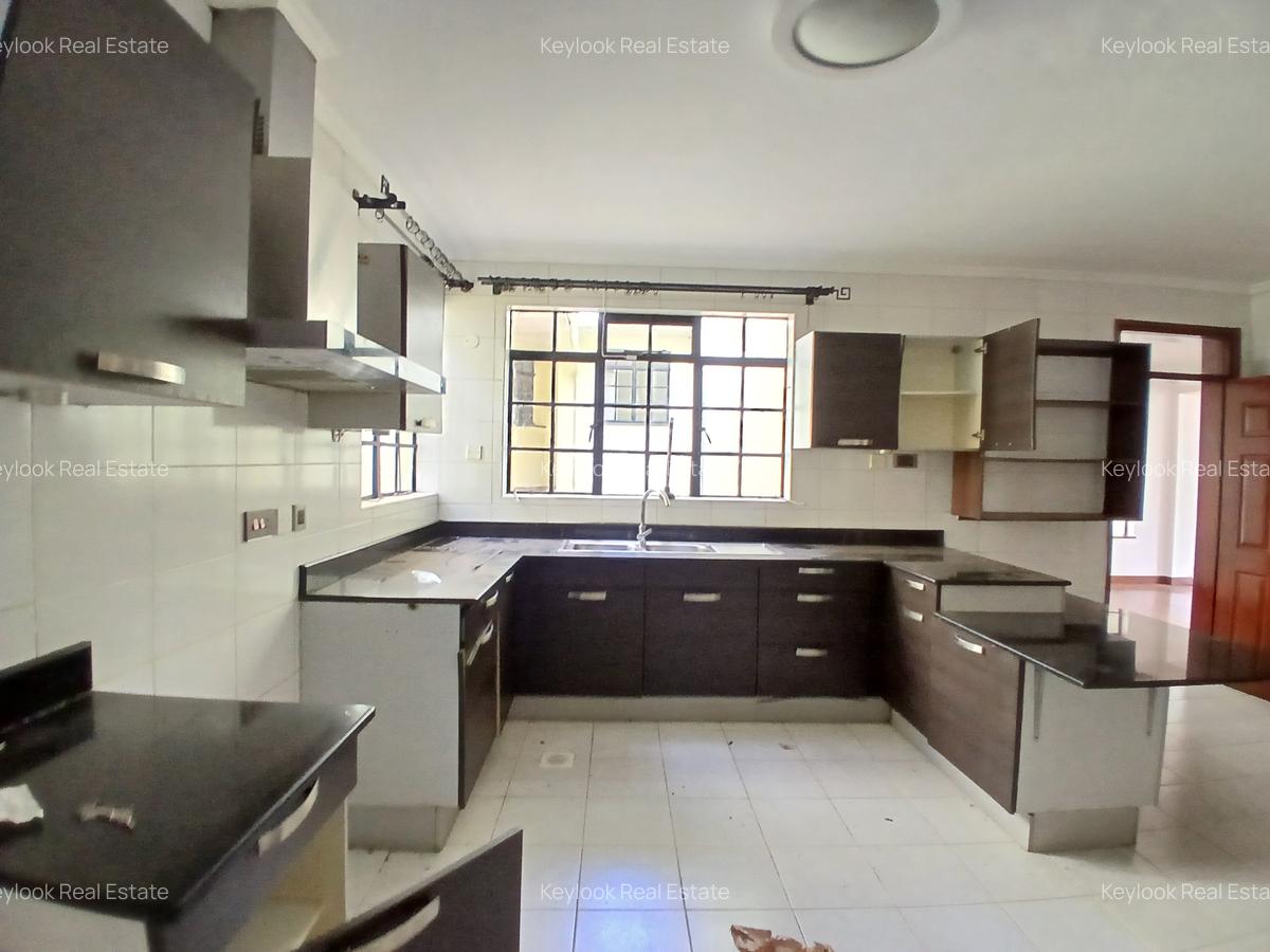5 Bed Townhouse with En Suite at Lavington Green - 8