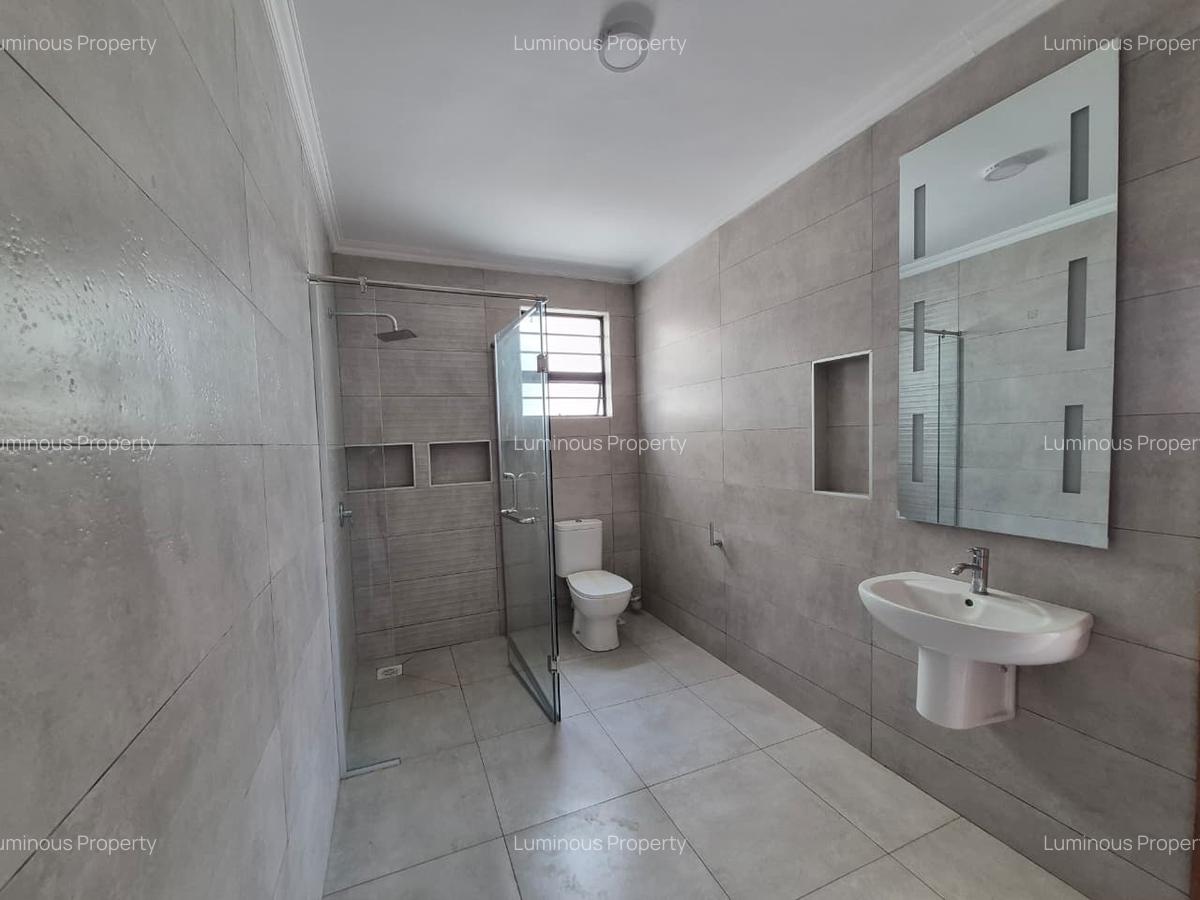 4 Bed House with En Suite at Membley - 10