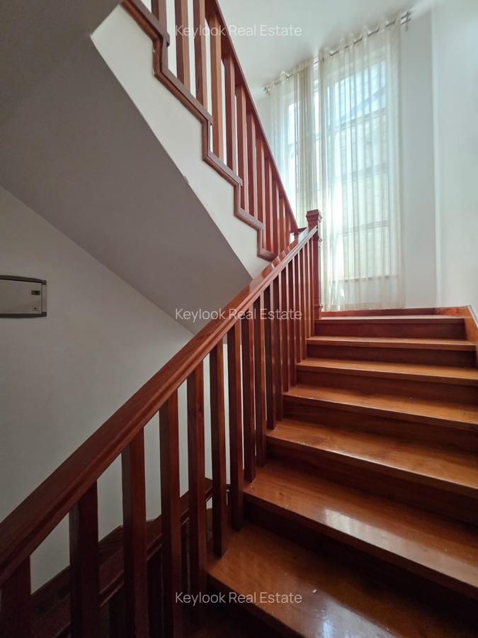 5 Bed Townhouse with En Suite at Off Convent Drive - 9