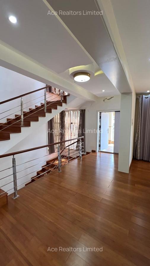 5 Bed Villa with En Suite at Near Braeburn School - 12