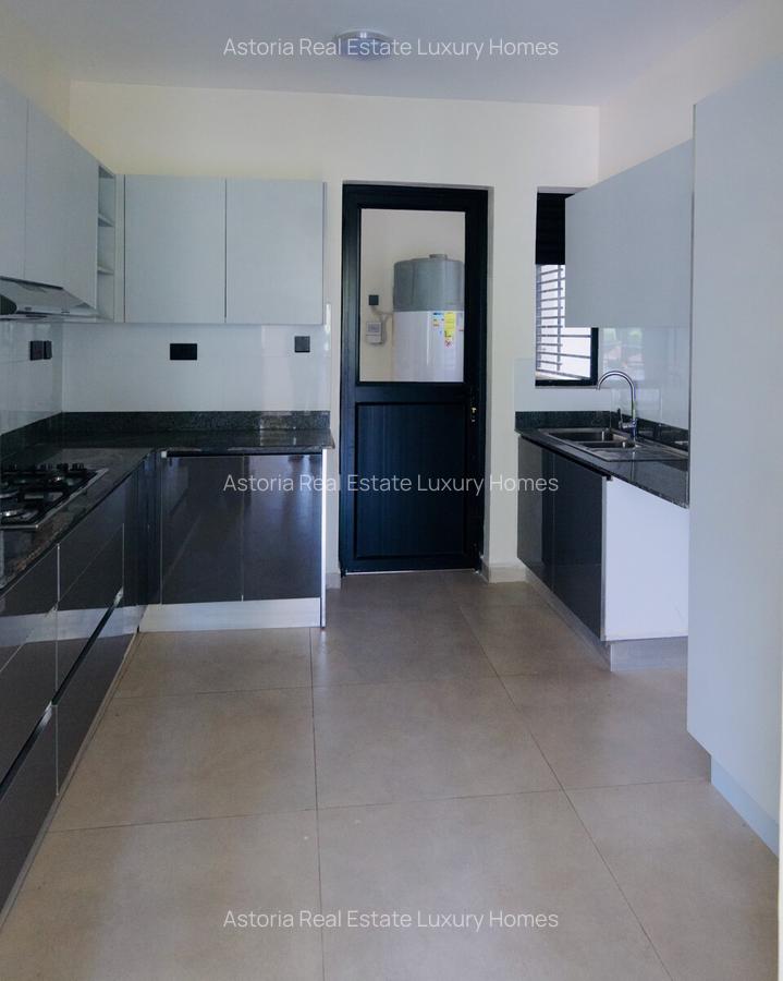3 Bed Apartment with En Suite at 2026-429 - 11