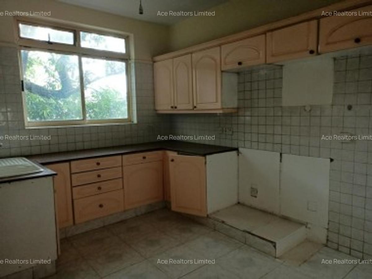 3 Bed Apartment with En Suite at Sport Road - 5