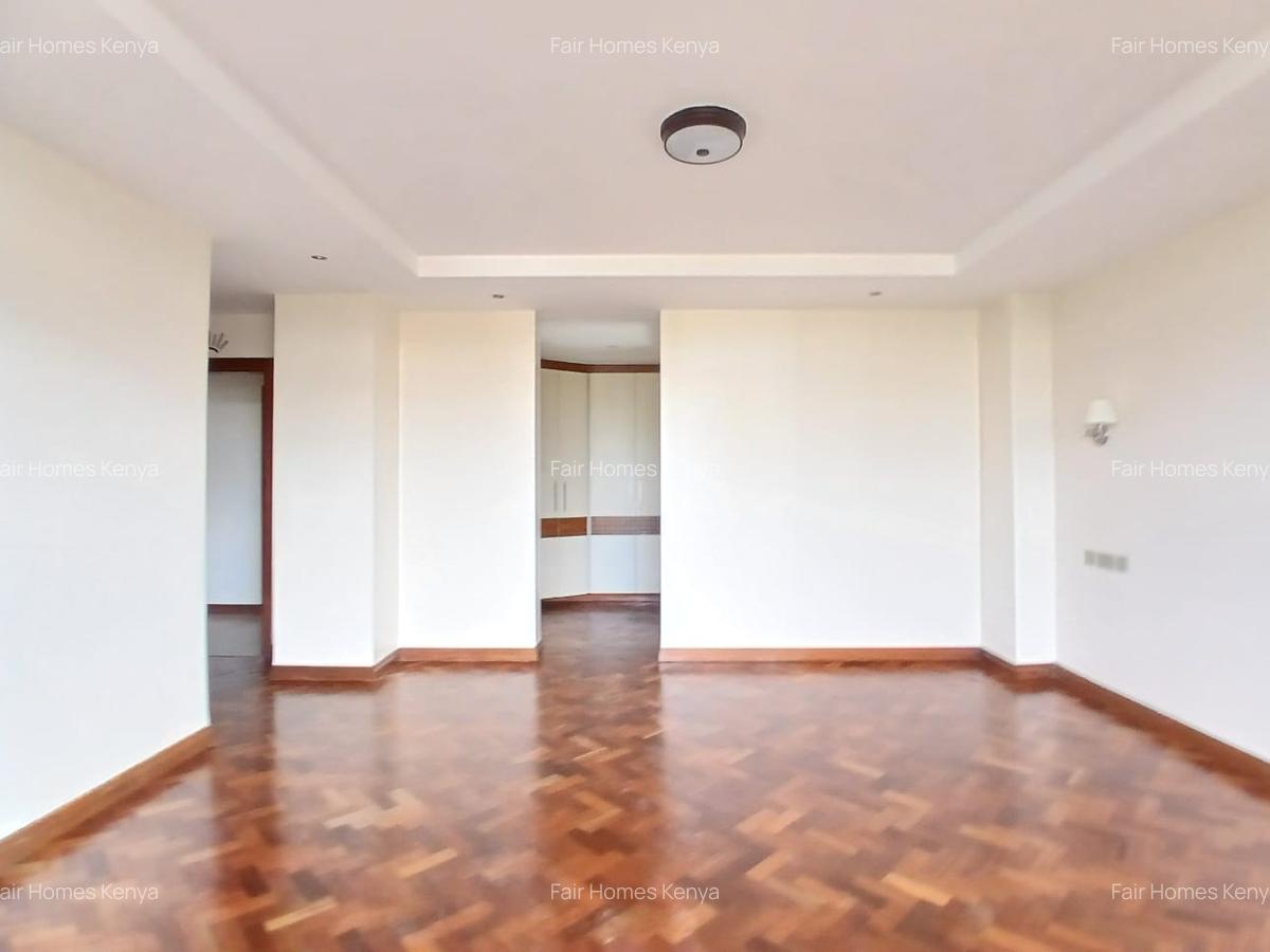 3 Bed Apartment with En Suite at Riverside Drive - 14