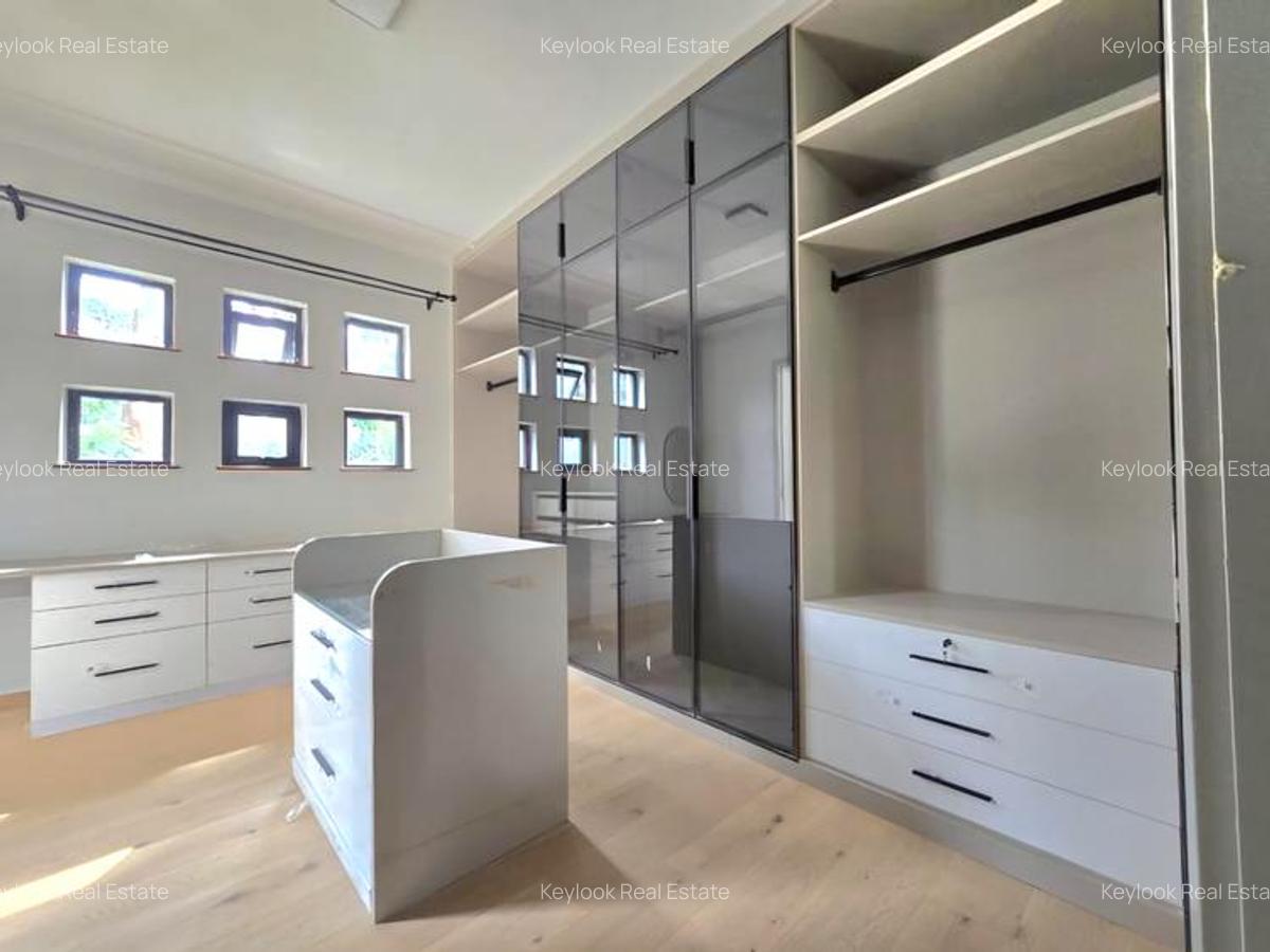 5 Bed Townhouse with En Suite at Lavington Green - 5
