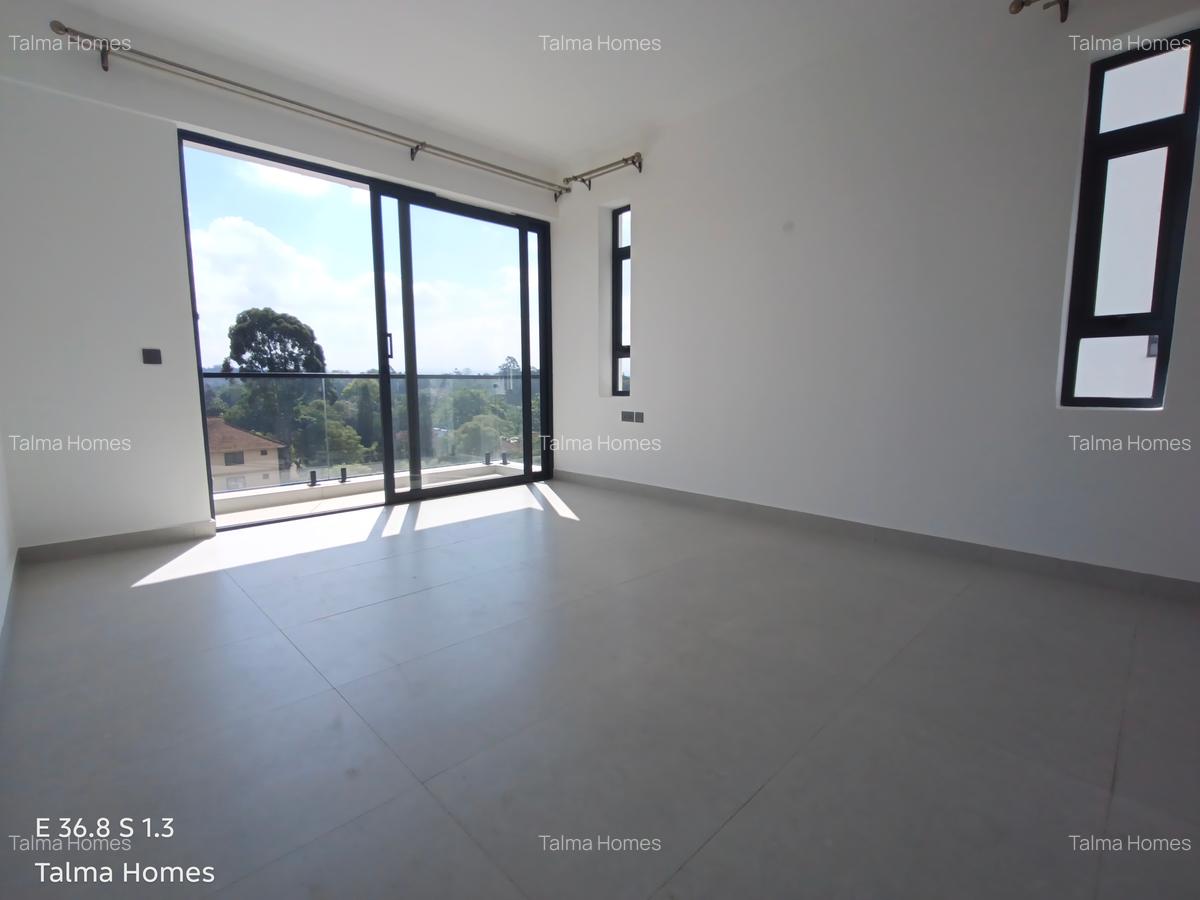 3 Bed Apartment with En Suite at Brookside - 15
