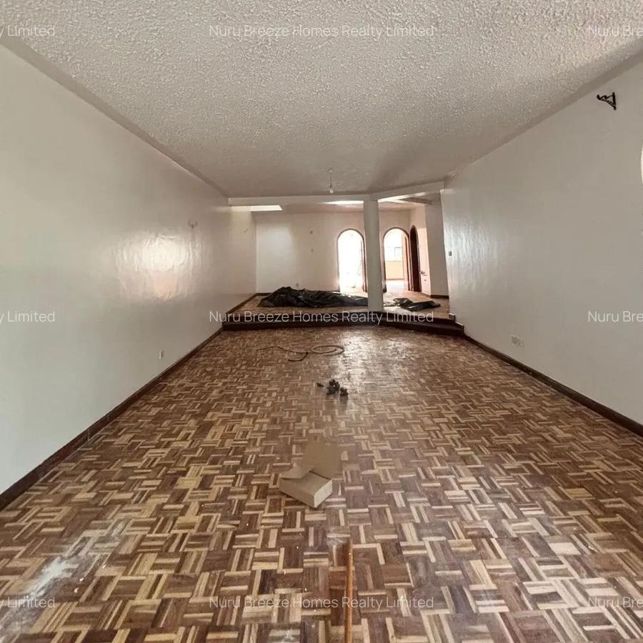 4 Bed Townhouse with En Suite in Westlands Area - 10