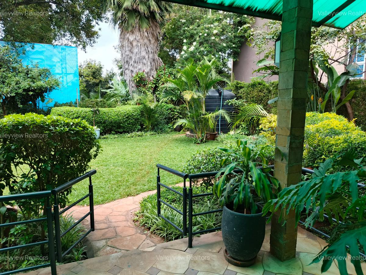4 Bed Townhouse with En Suite at Riverside - 8