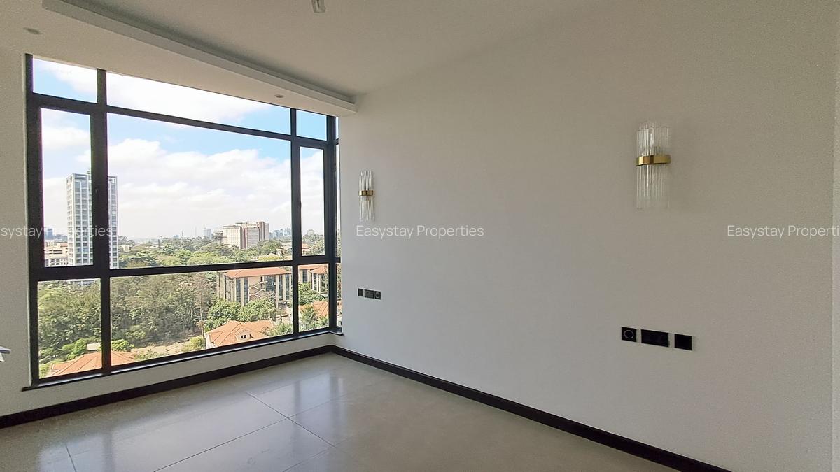 4 Bed Apartment with En Suite in Riverside - 5