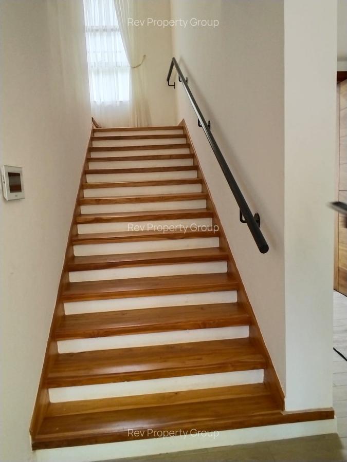 4 Bed Townhouse with En Suite in Gigiri - 9