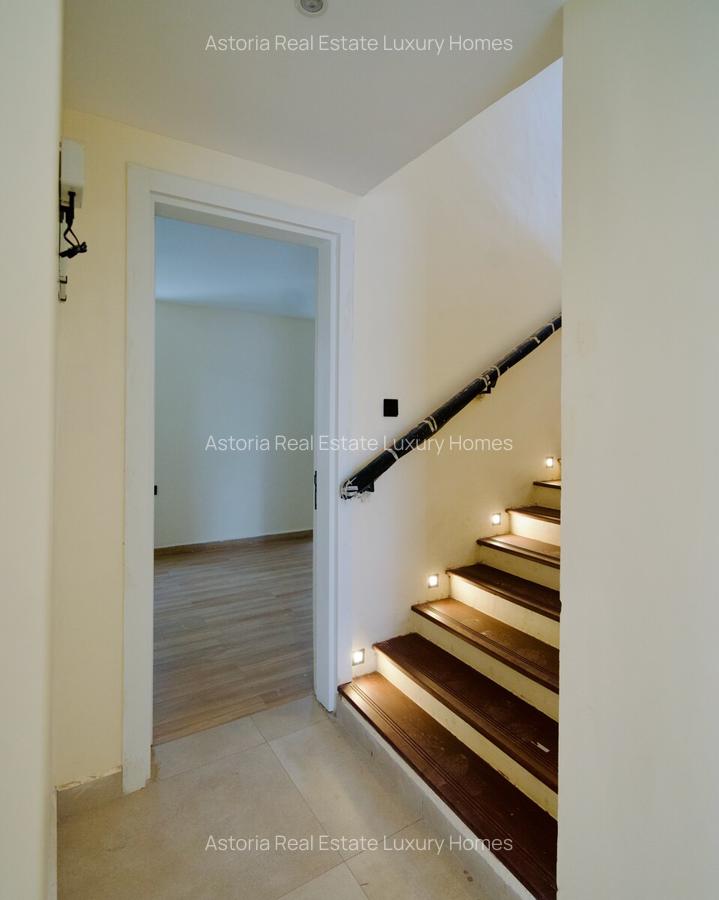 4 Bed Apartment with En Suite at 2026-430 - 4