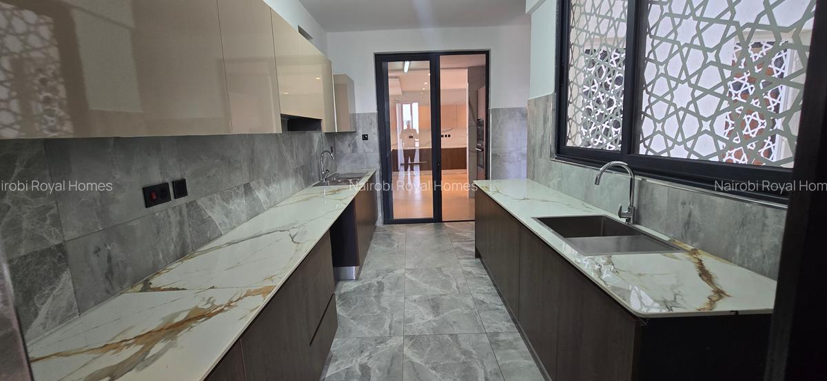 4 Bed Apartment with En Suite at Riverside - 11