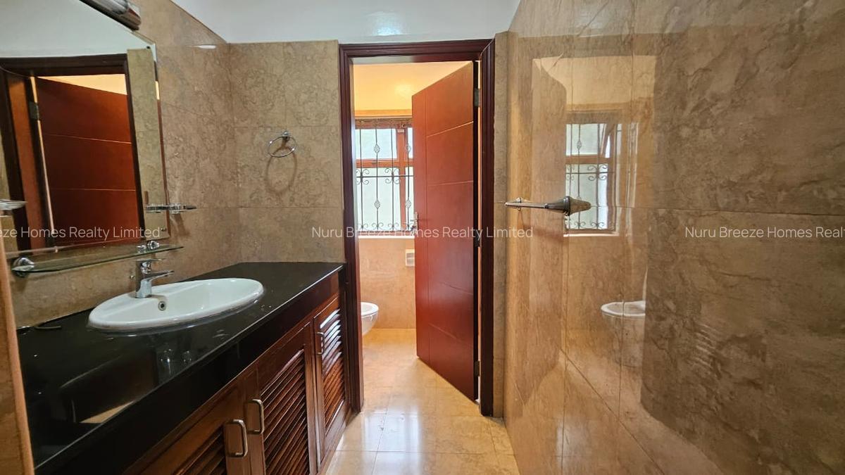 5 Bed House with En Suite in Runda - 16