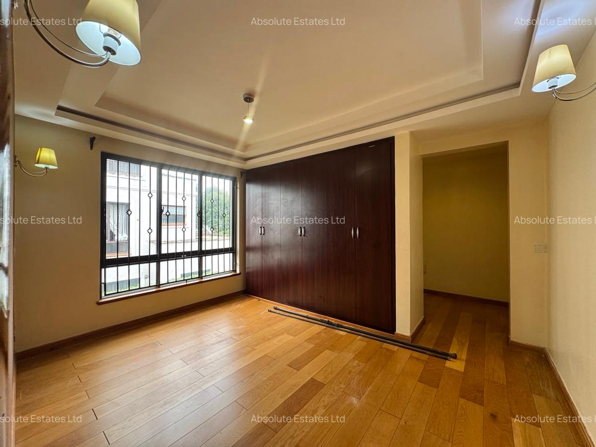 5 Bed Townhouse with Garden in Lavington - 14