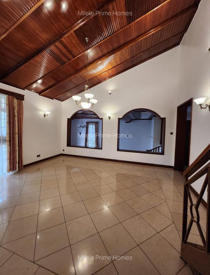 4 Bed House with En Suite in Karen Hardy - 4