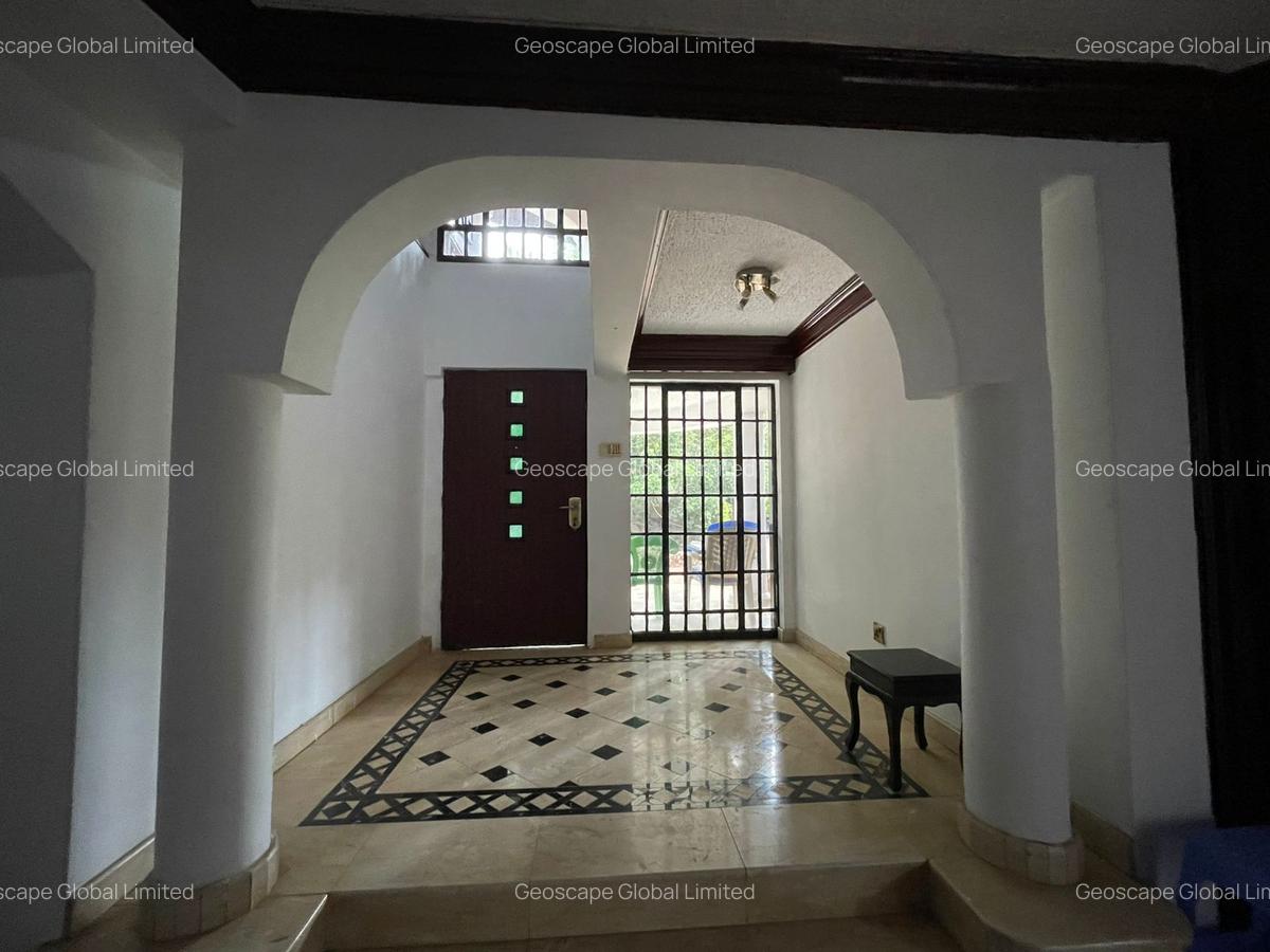 5 Bed House with En Suite in Runda - 18