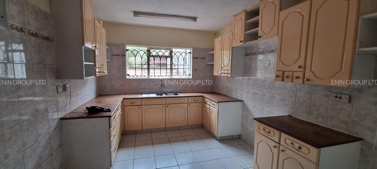 5 Bed Townhouse with En Suite at James Gichuru - 7
