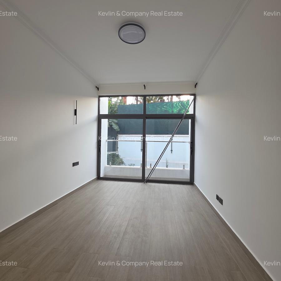 5 Bed Townhouse with En Suite in Lavington - 12