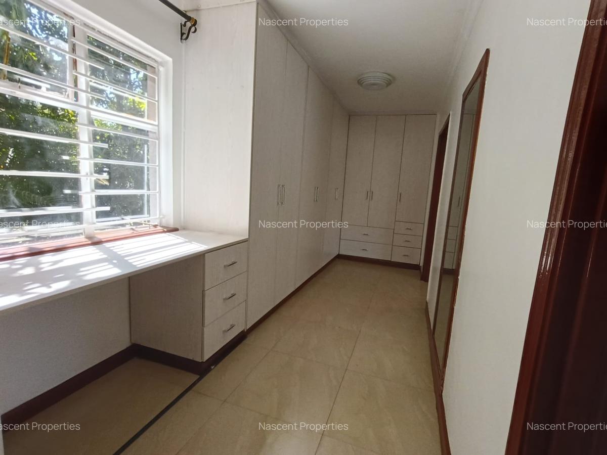 4 Bed House with En Suite in Runda - 18