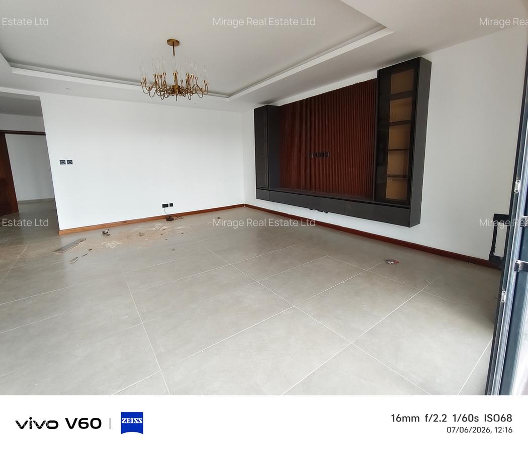 3 Bed Apartment with En Suite in Riverside - 17