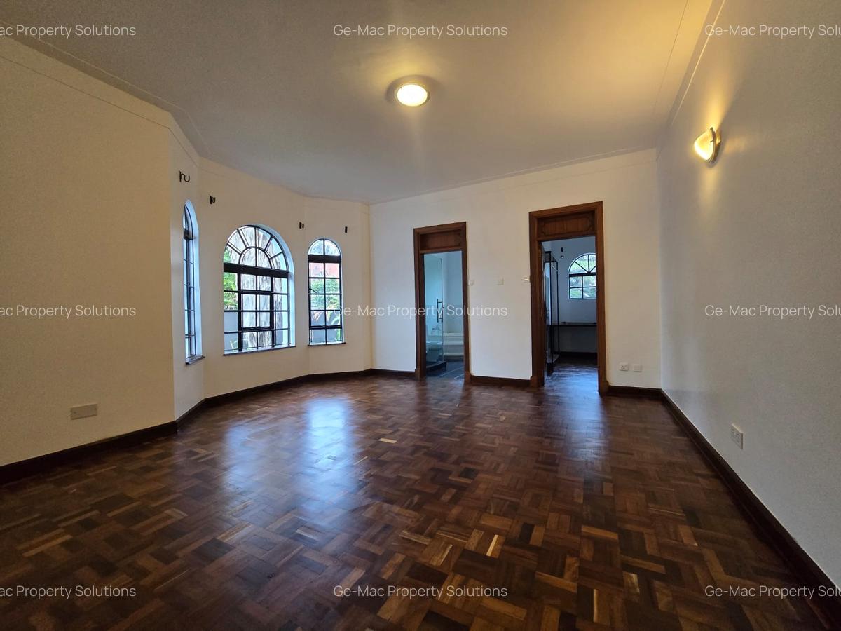 5 Bed House with En Suite in Nyari - 12