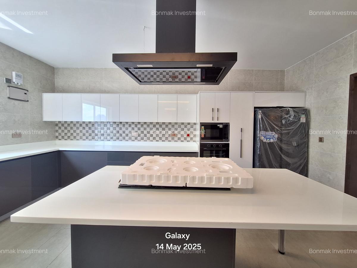 2 Bed Apartment with En Suite at Riverside Drive - 4