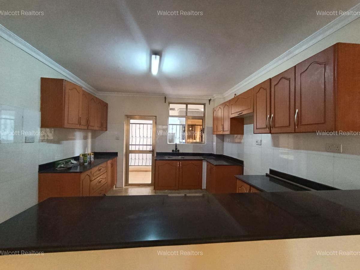 3 Bed Apartment with En Suite in Lavington - 5