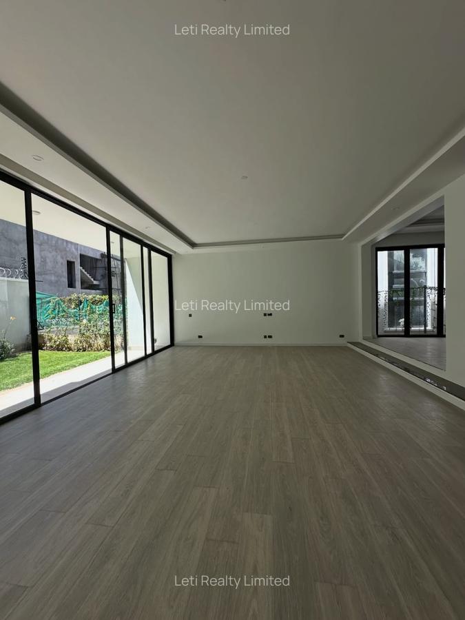 5 Bed Townhouse with En Suite in Lavington - 2