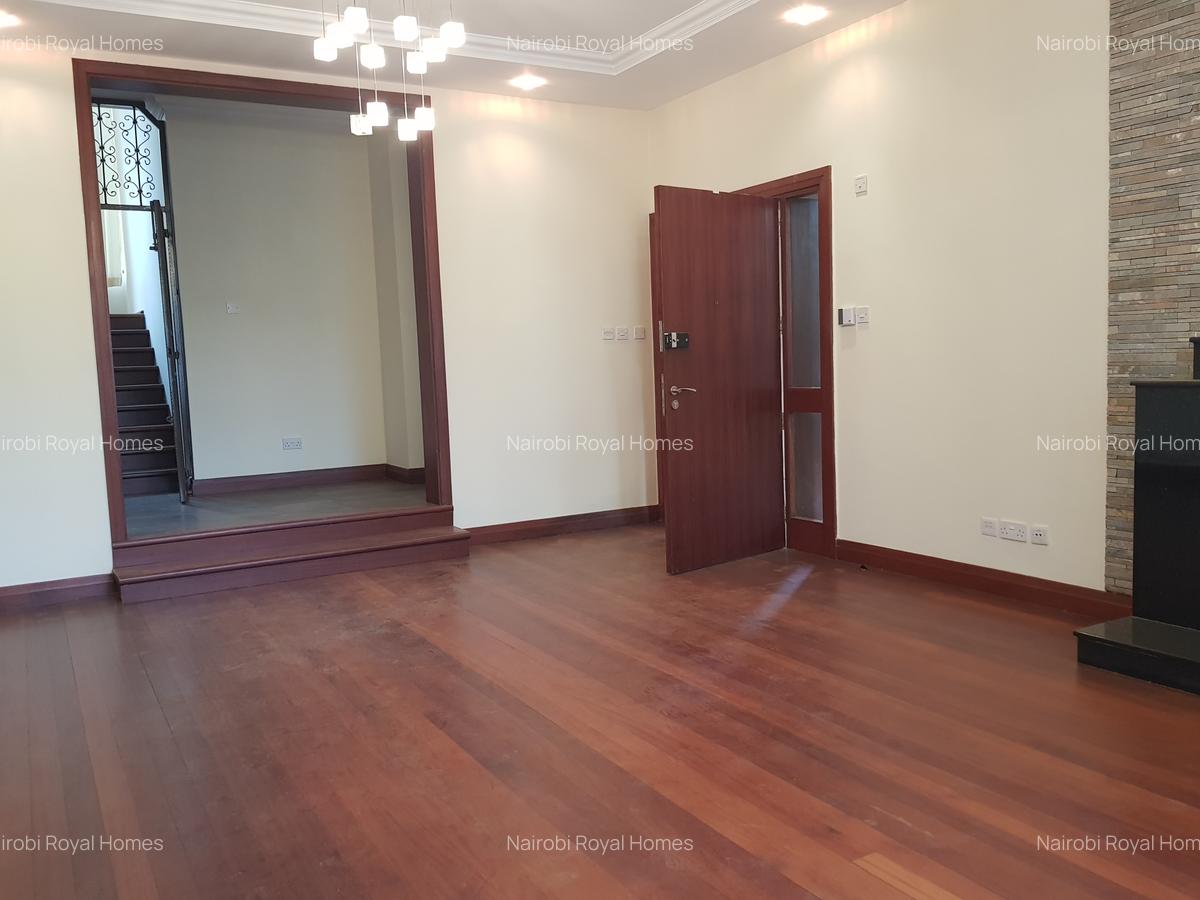 5 Bed Townhouse with En Suite at Lavington Road - 5