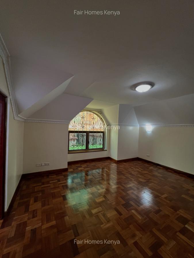 5 Bed Townhouse with En Suite at Othaya Road - 11