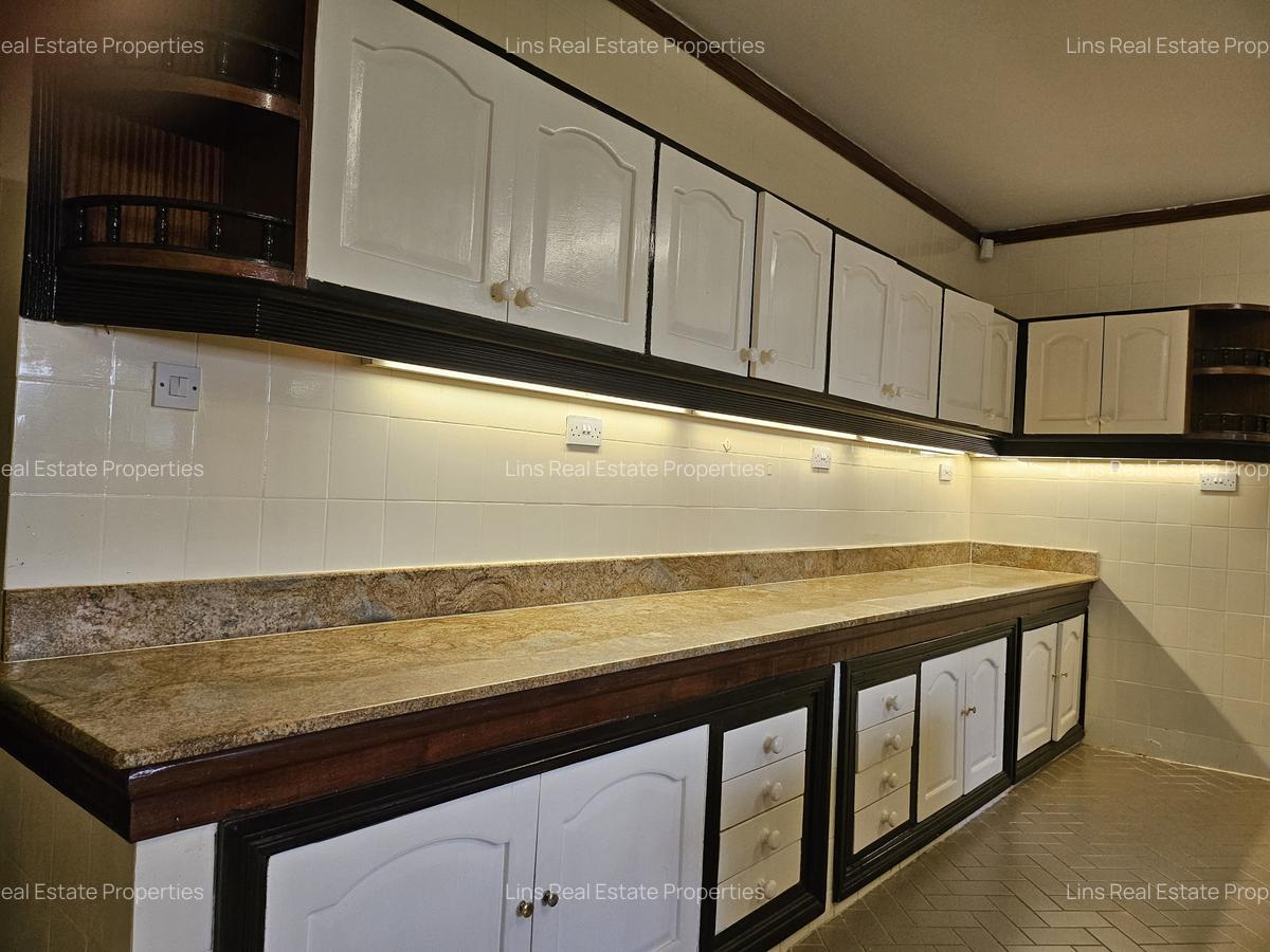 5 Bed House with En Suite in Runda - 19