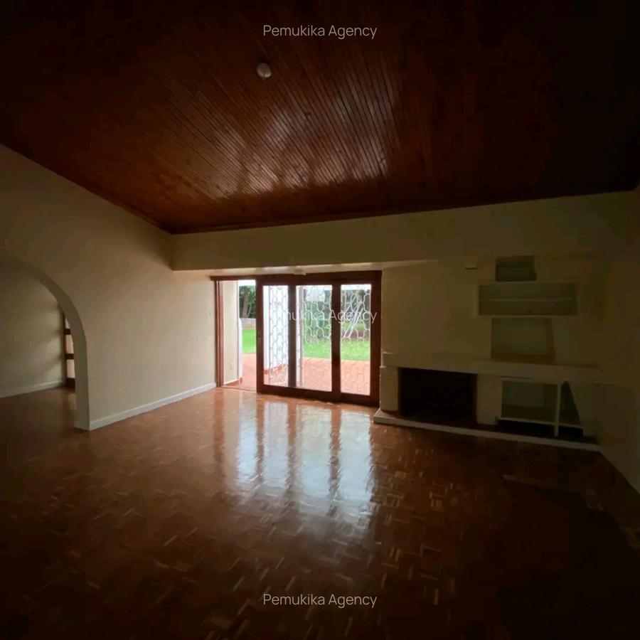 4 Bed Villa in Rosslyn - 3