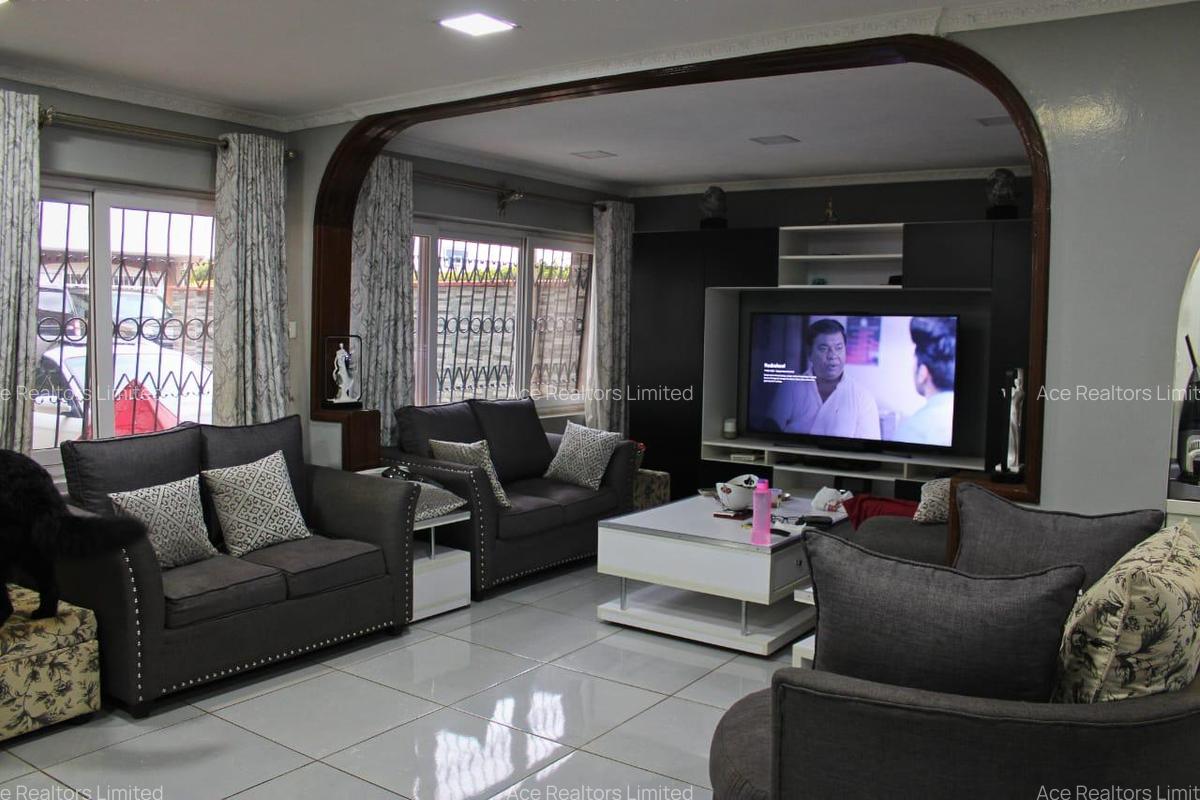 6 Bed Townhouse with En Suite at Brookside - 8