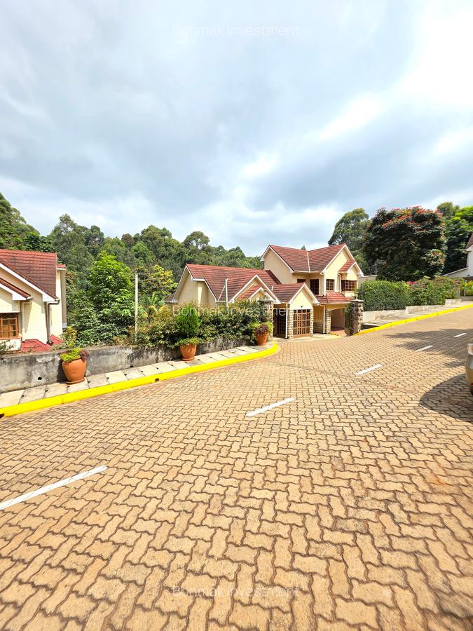 4 Bed Townhouse with En Suite at Rossylin Lone Tree - 4