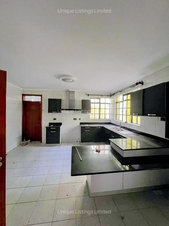 5 Bed Townhouse with En Suite in Lavington - 4